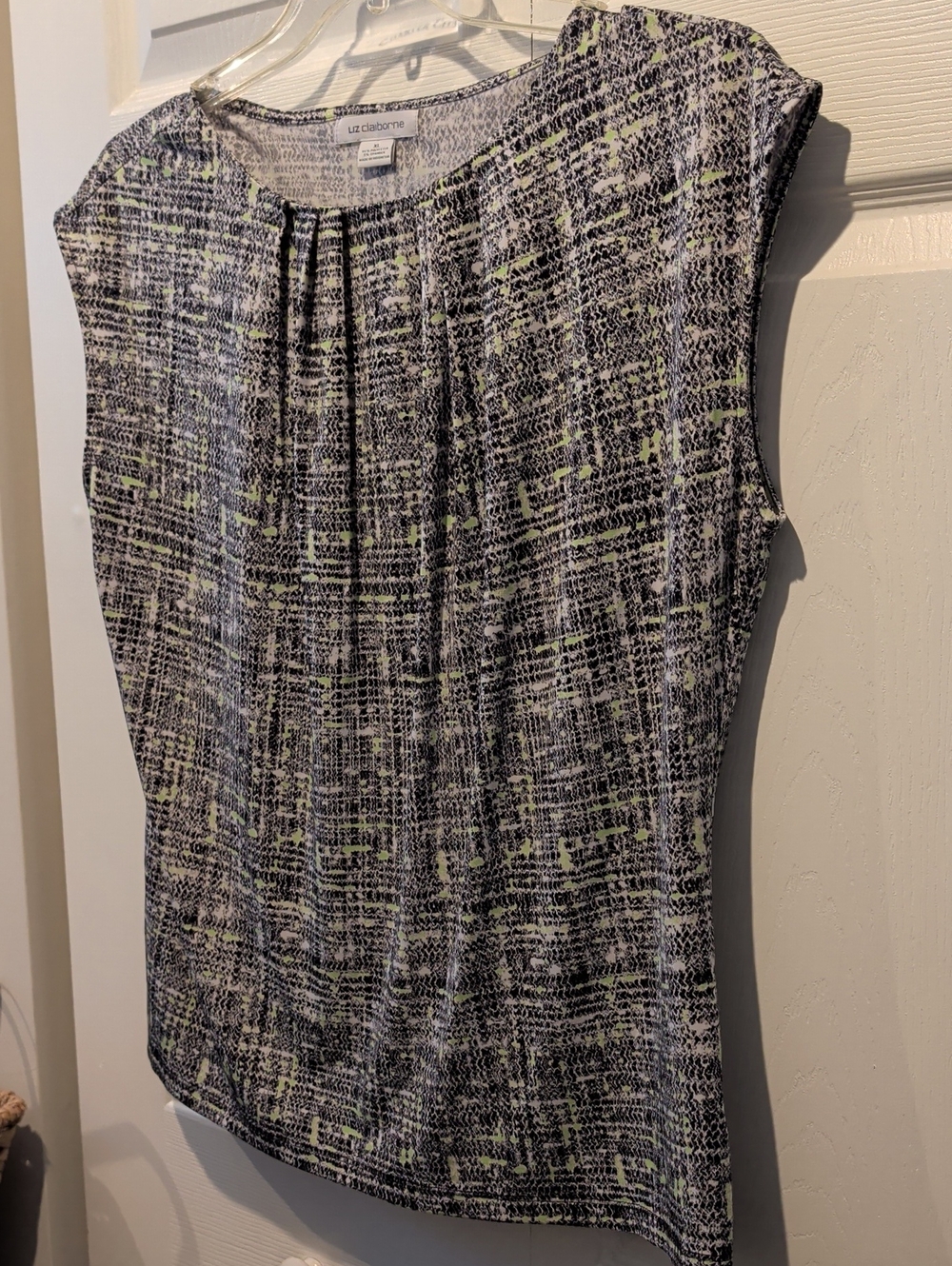 Liz Claiborne Black, Gray & Lime Patterned Cap-Sleeve Top